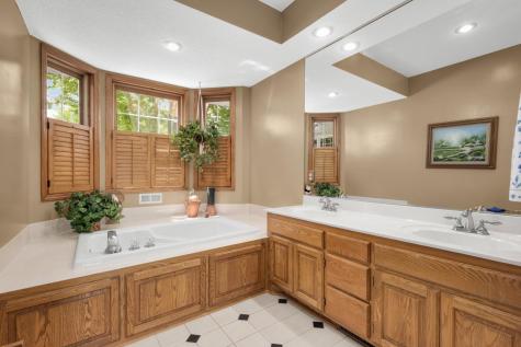 16270 Crystal Hills Drive Lakeville MN 55044