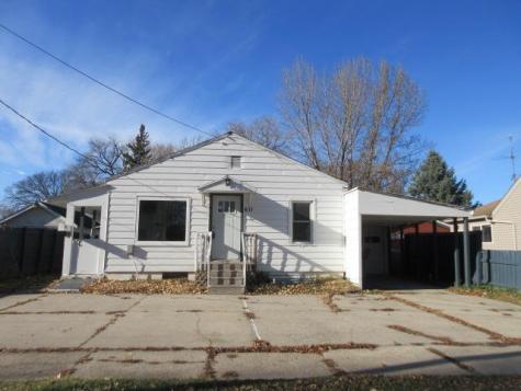 611 15th Street N Moorhead MN 56560
