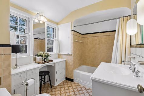 2 1/2 Webster Place Hopkins MN 55305