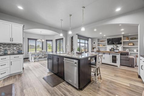 120 Lindsey Court Mapleton ND 58059