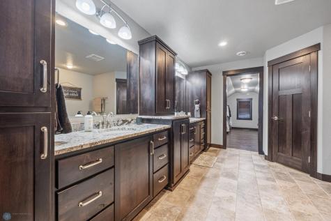 120 Lindsey Court Mapleton ND 58059