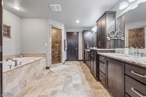 120 Lindsey Court Mapleton ND 58059