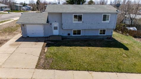 11 6th Avenue W Dickinson ND 58601