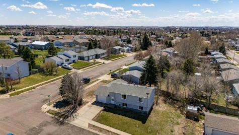 11 6th Avenue W Dickinson ND 58601