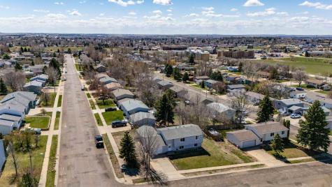 11 6th Avenue W Dickinson ND 58601