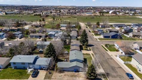 11 6th Avenue W Dickinson ND 58601