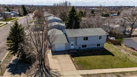 11 6th Avenue W Dickinson ND 58601