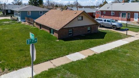 11 6th Avenue W Dickinson ND 58601
