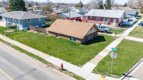 11 6th Avenue W Dickinson ND 58601