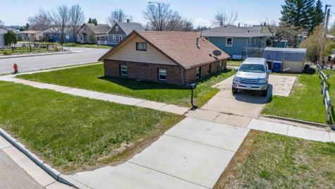 11 6th Avenue W Dickinson ND 58601