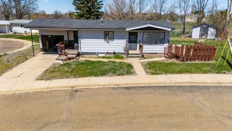 11 6th Avenue W Dickinson ND 58601