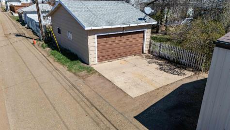 11 6th Avenue W Dickinson ND 58601