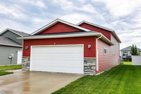 2124 Admiral Drive W West Fargo ND 58078