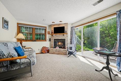 1644 Rose Hill Circle Saint Paul MN 55108