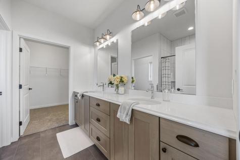 3636 Decorah Way S Fargo ND 58104
