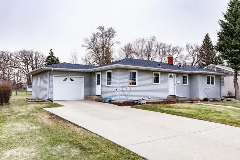 1731 Elm Street N Fargo ND 58102