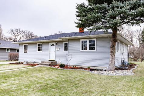 1731 Elm Street N Fargo ND 58102
