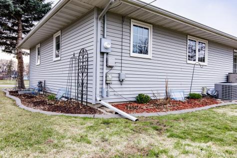 1731 Elm Street N Fargo ND 58102