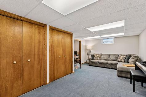 1389 Hoyt Avenue W Falcon Heights MN 55108