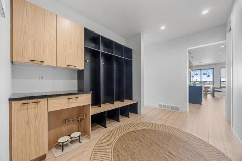 6837 Sunrise Point Horace ND 58047