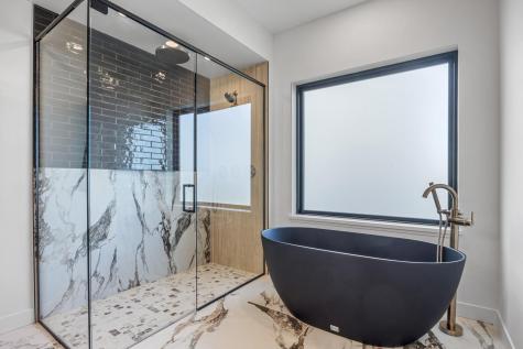 6837 Sunrise Point Horace ND 58047