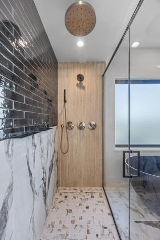 6837 Sunrise Point Horace ND 58047