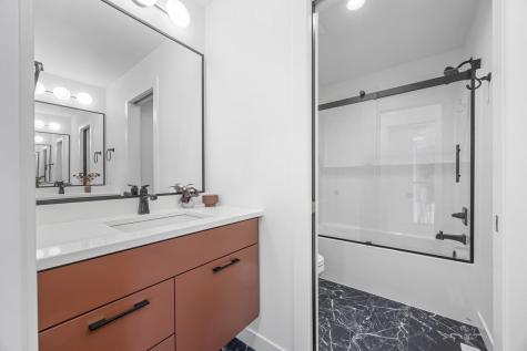 6837 Sunrise Point Horace ND 58047