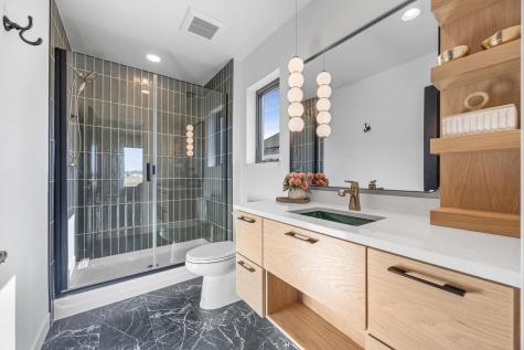 6837 Sunrise Point Horace ND 58047