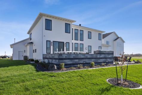 6837 Sunrise Point Horace ND 58047