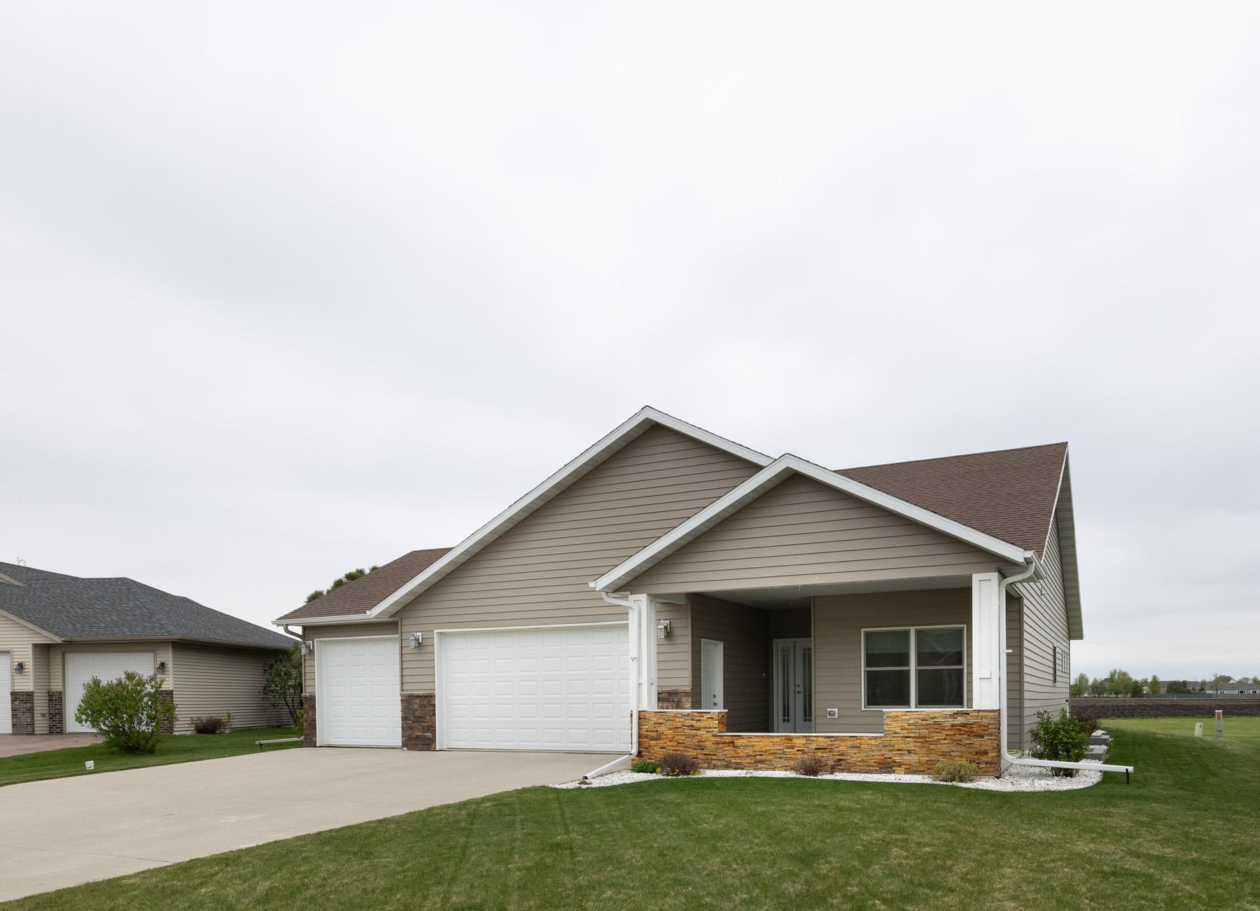 647 43 1/2 Avenue S Moorhead MN 56560