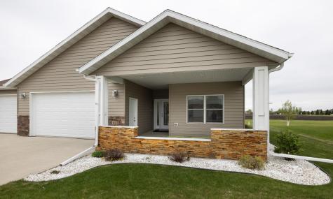 647 43 1/2 Avenue S Moorhead MN 56560