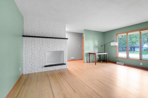 1044 Scott Street S Shakopee MN 55379