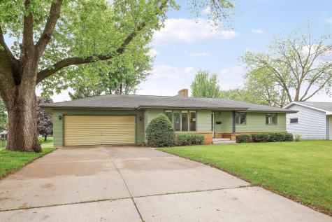 1044 Scott Street S Shakopee MN 55379