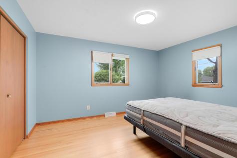 1044 Scott Street S Shakopee MN 55379