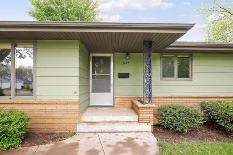 1044 Scott Street S Shakopee MN 55379