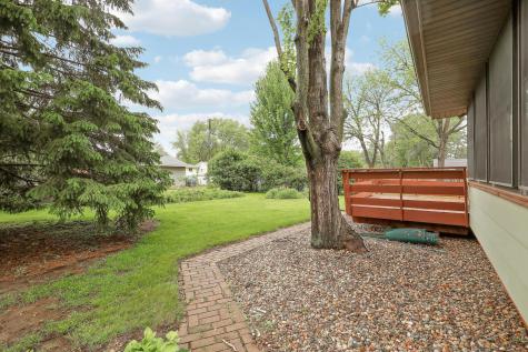 1044 Scott Street S Shakopee MN 55379