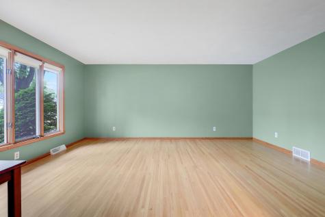 1044 Scott Street S Shakopee MN 55379