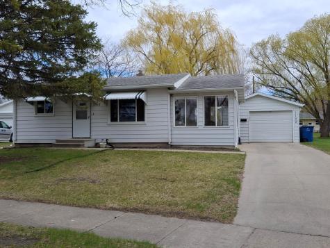 1102 19th Street N Moorhead MN 56560
