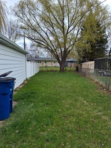 1102 19th Street N Moorhead MN 56560