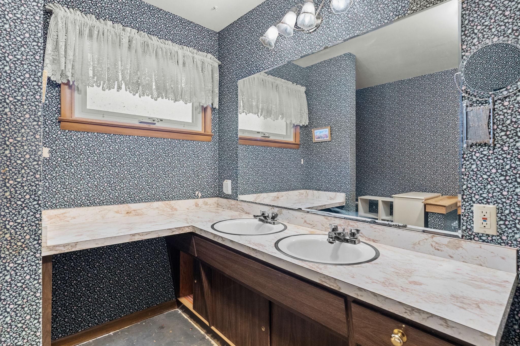 2010 11th Avenue NE Austin MN 55912