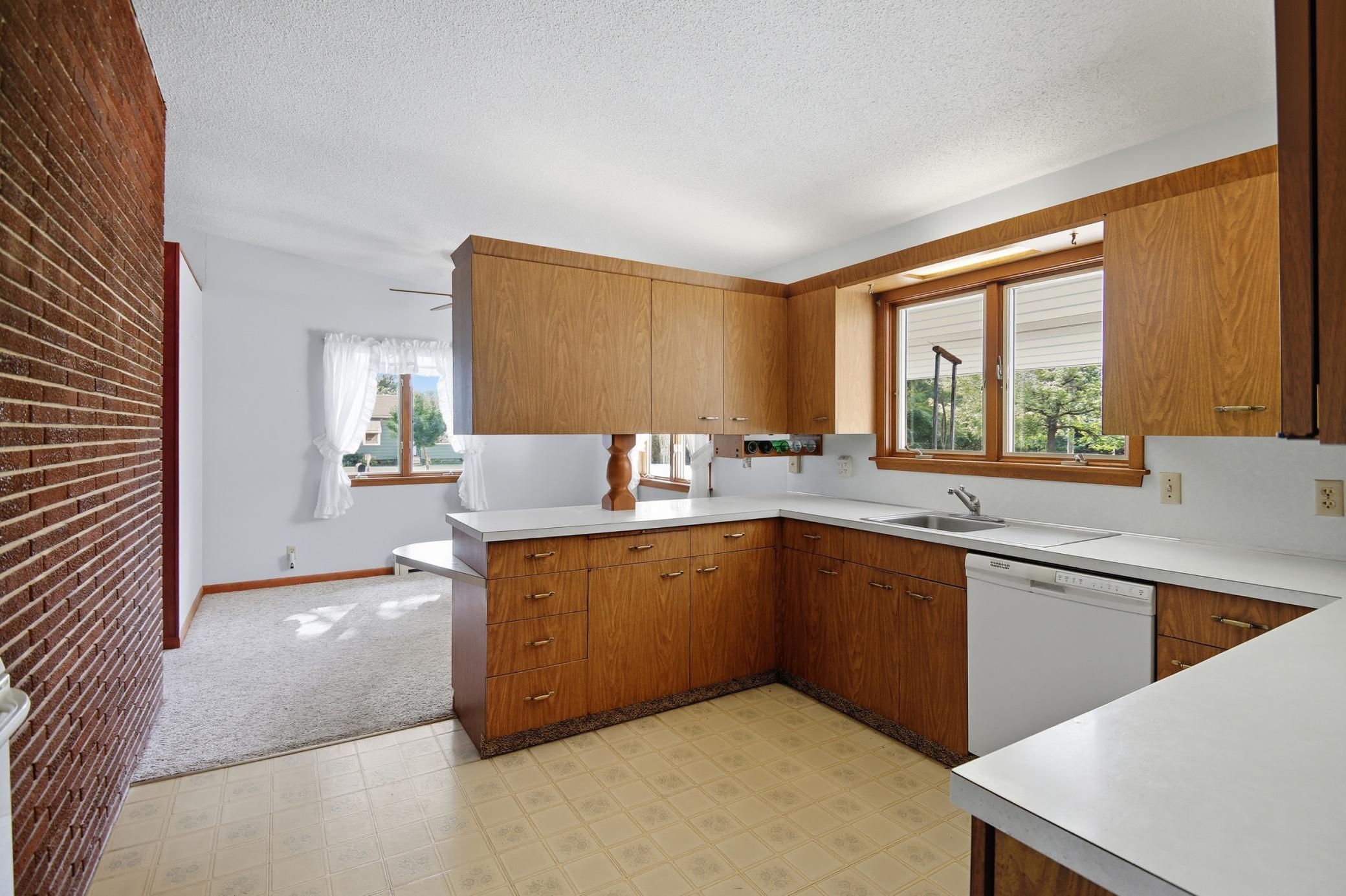 704 21st Avenue NW Austin MN 55912