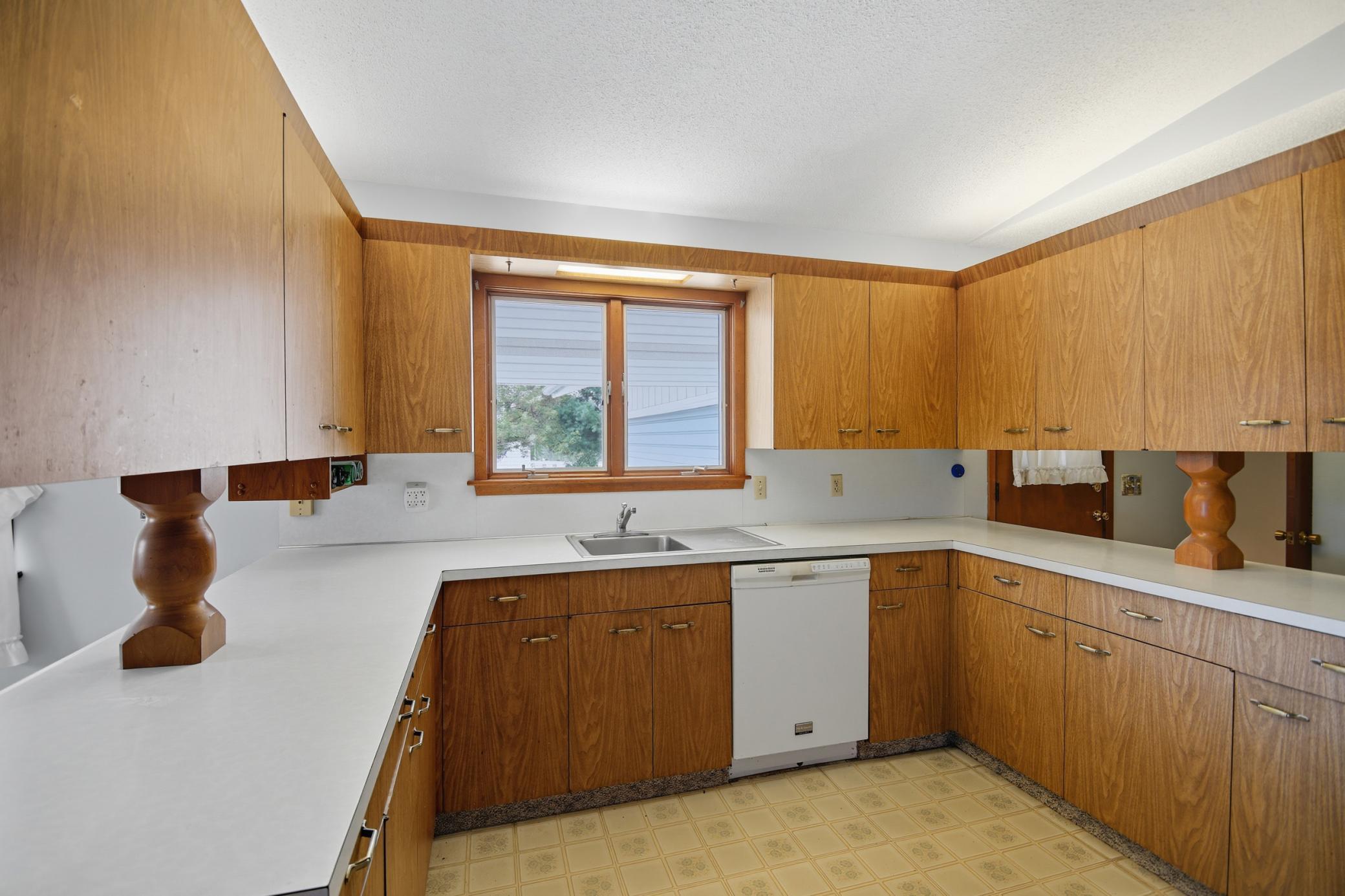 704 21st Avenue NW Austin MN 55912