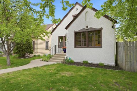 3644 Hubbard Avenue N Robbinsdale MN 55422