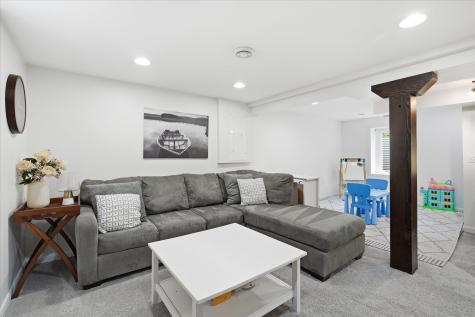 3644 Hubbard Avenue N Robbinsdale MN 55422