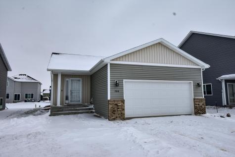 7454 21 Street S Fargo ND 58104