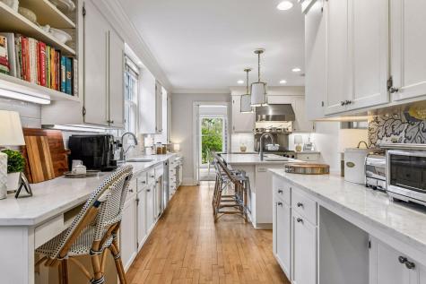 2240 W Lake Of The Isles Parkway Minneapolis MN 55405