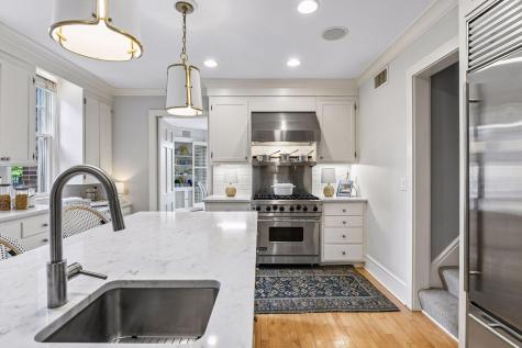2240 W Lake Of The Isles Parkway Minneapolis MN 55405