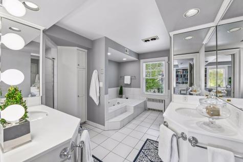 2240 W Lake Of The Isles Parkway Minneapolis MN 55405