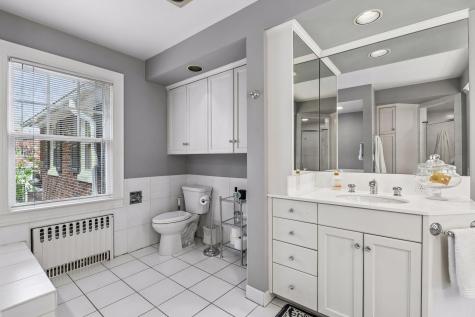 2240 W Lake Of The Isles Parkway Minneapolis MN 55405
