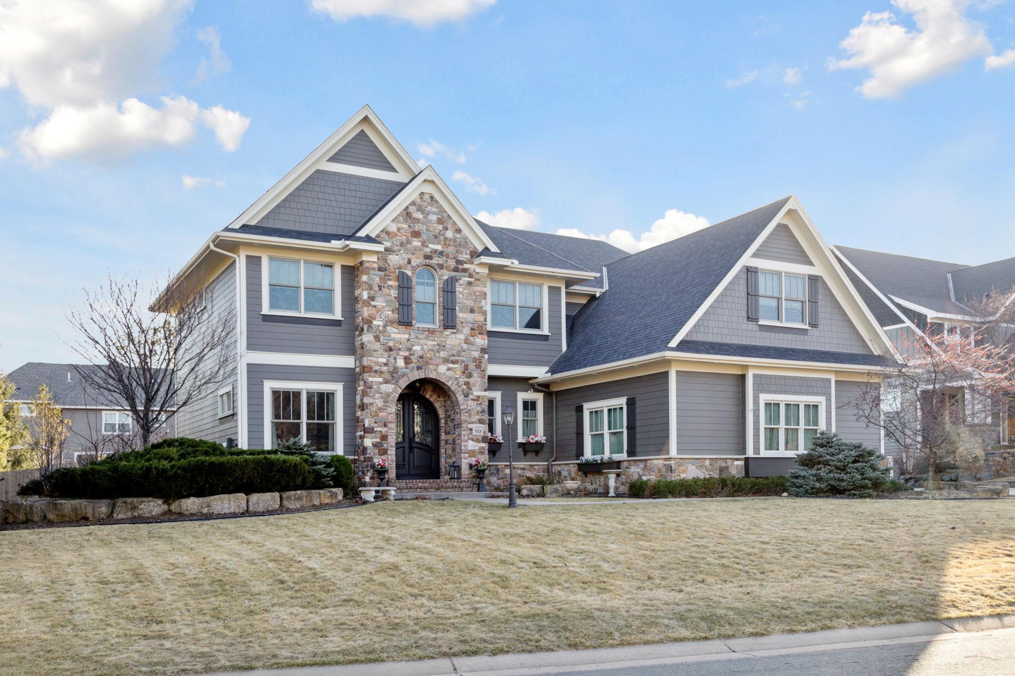 588 Woodland Drive Mahtomedi MN 55115